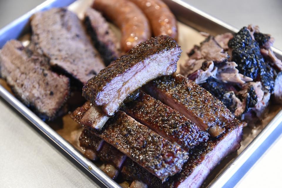 Review: Brick’s Smoked Meats has strong opening